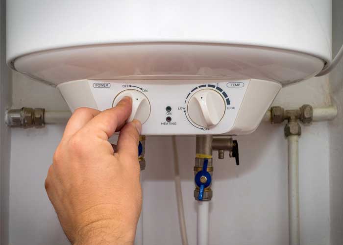 Emergency plumber arriving at a Woodbridge VA home